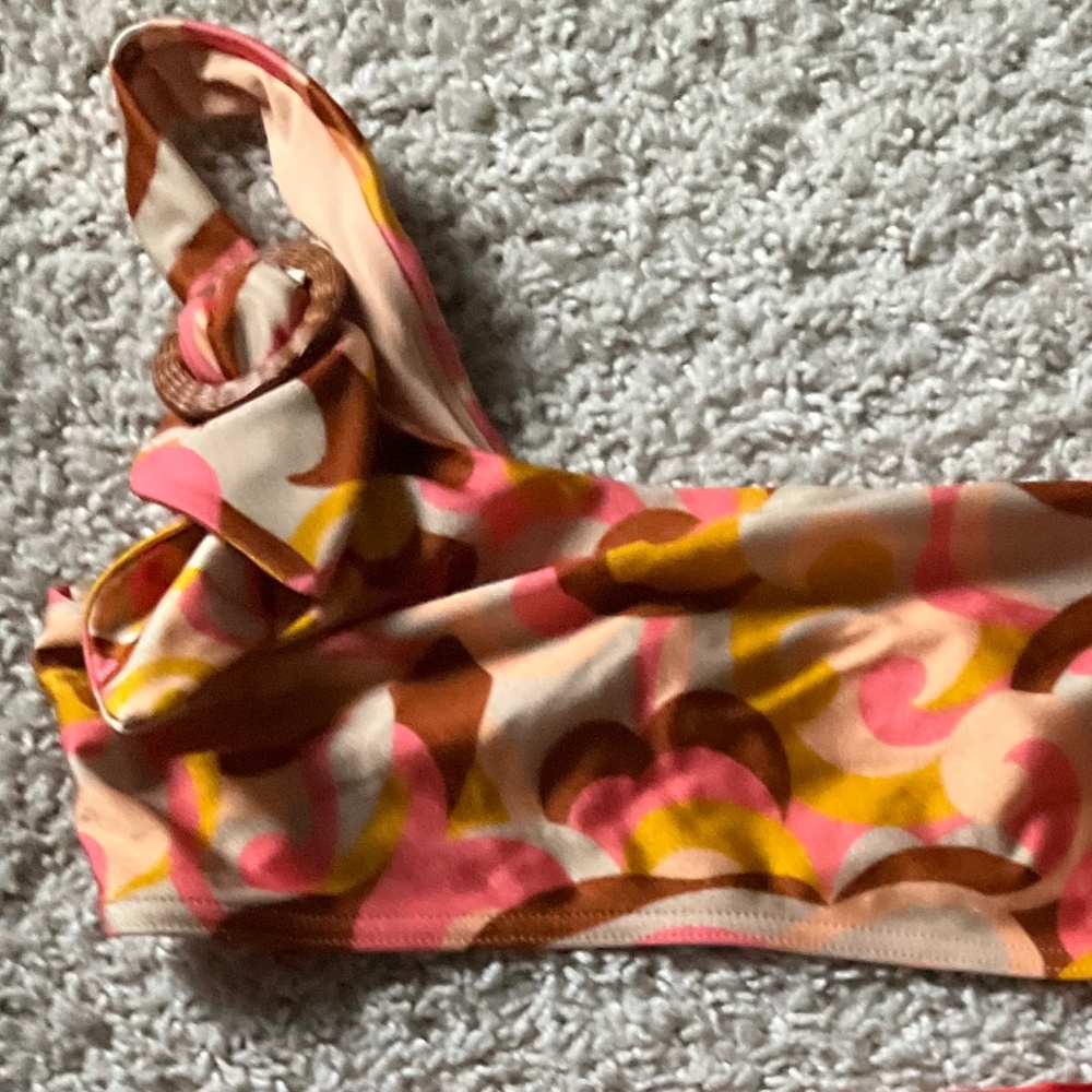 ZIMMERMANN ONE-SHOULDER BUCKLED PRINTED BIKINI TOP . Size: 3AU (8-10US). PEACH.